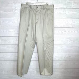 Dockers tan pleated front Signature Khakis Classic fit  D3 Size 34X30